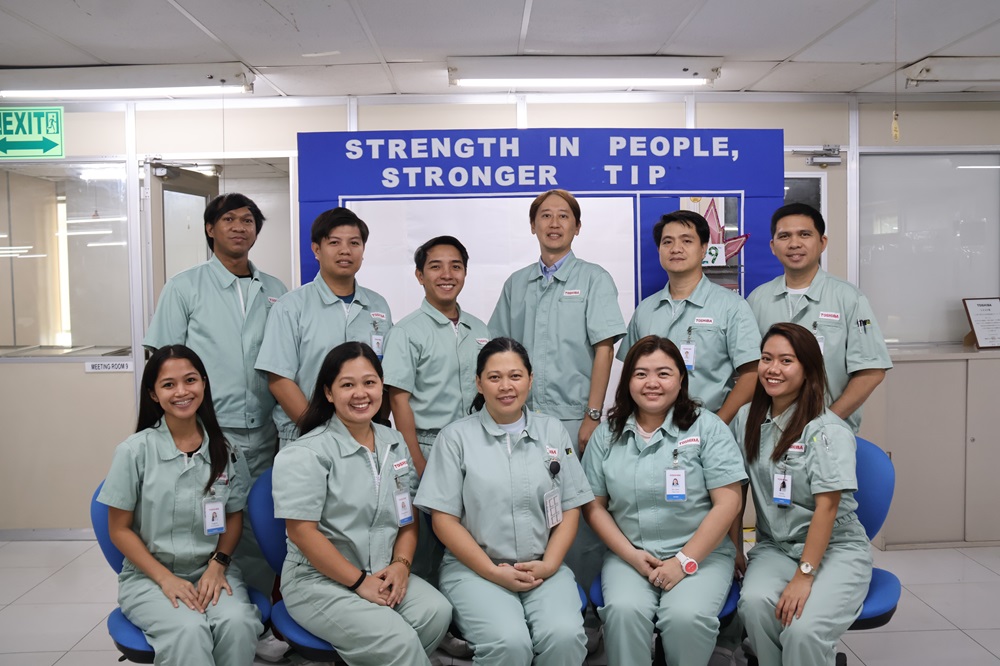 池田氏とManufacturing Engineering  Department  / Material Science and Engineering Departmentのメンバー