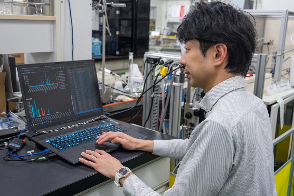 AIで藻類の画像認識をしている様子