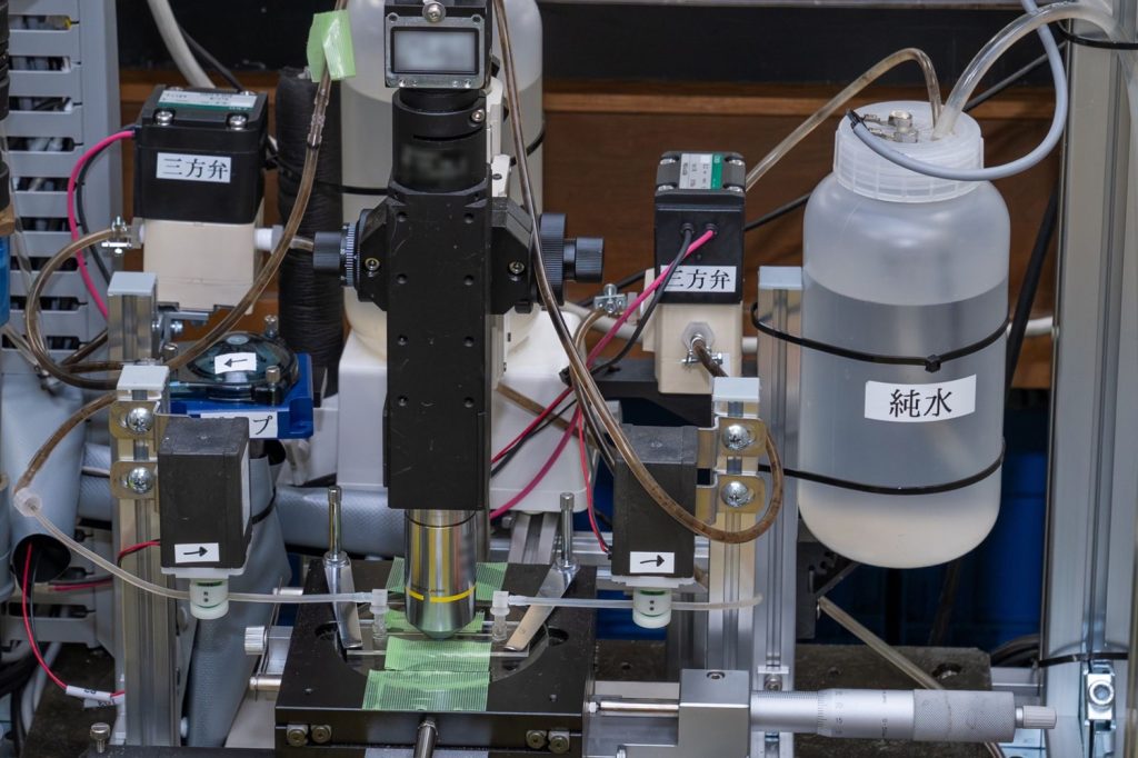水を自動かつ連続で撮影し続けるための試作機。マルチスペクトル顕微鏡が搭載されている