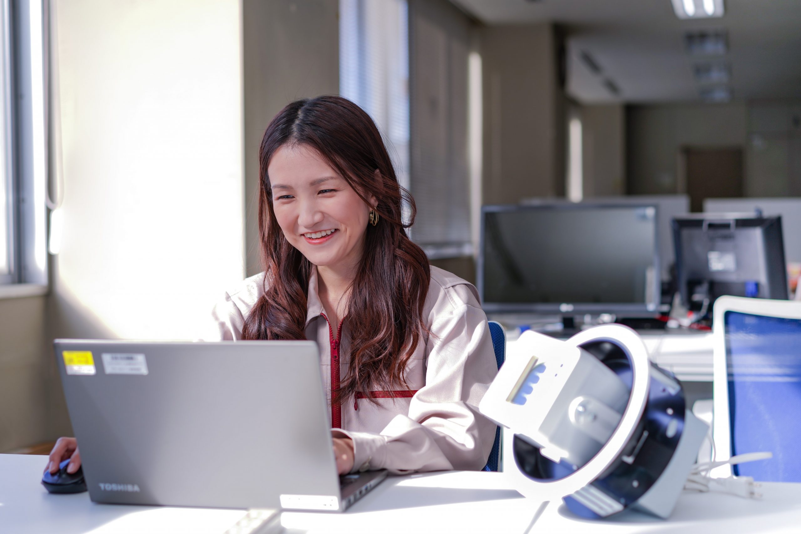 Ide says that sunlight streaming through a window is the model for illumination