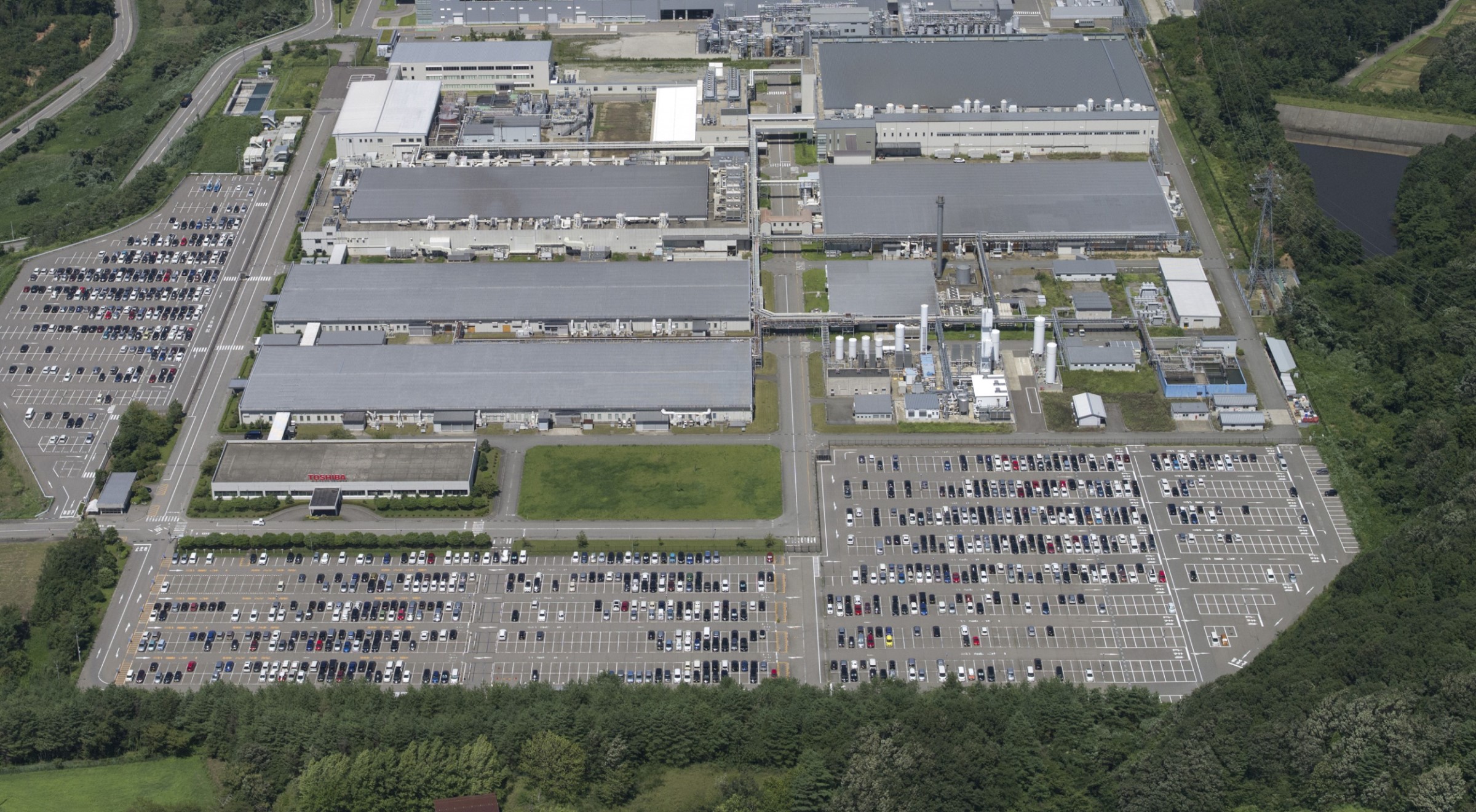 Picture of an aerial view of 300mm wafer facility at Kaga Toshiba Electronics Corporation, in Ishikawa prefecture, Japan