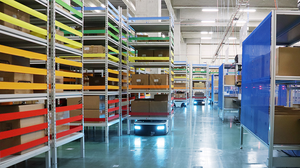 Even in a large warehouse, an AMR can locate and pick the products, and deliver them directly to a person.