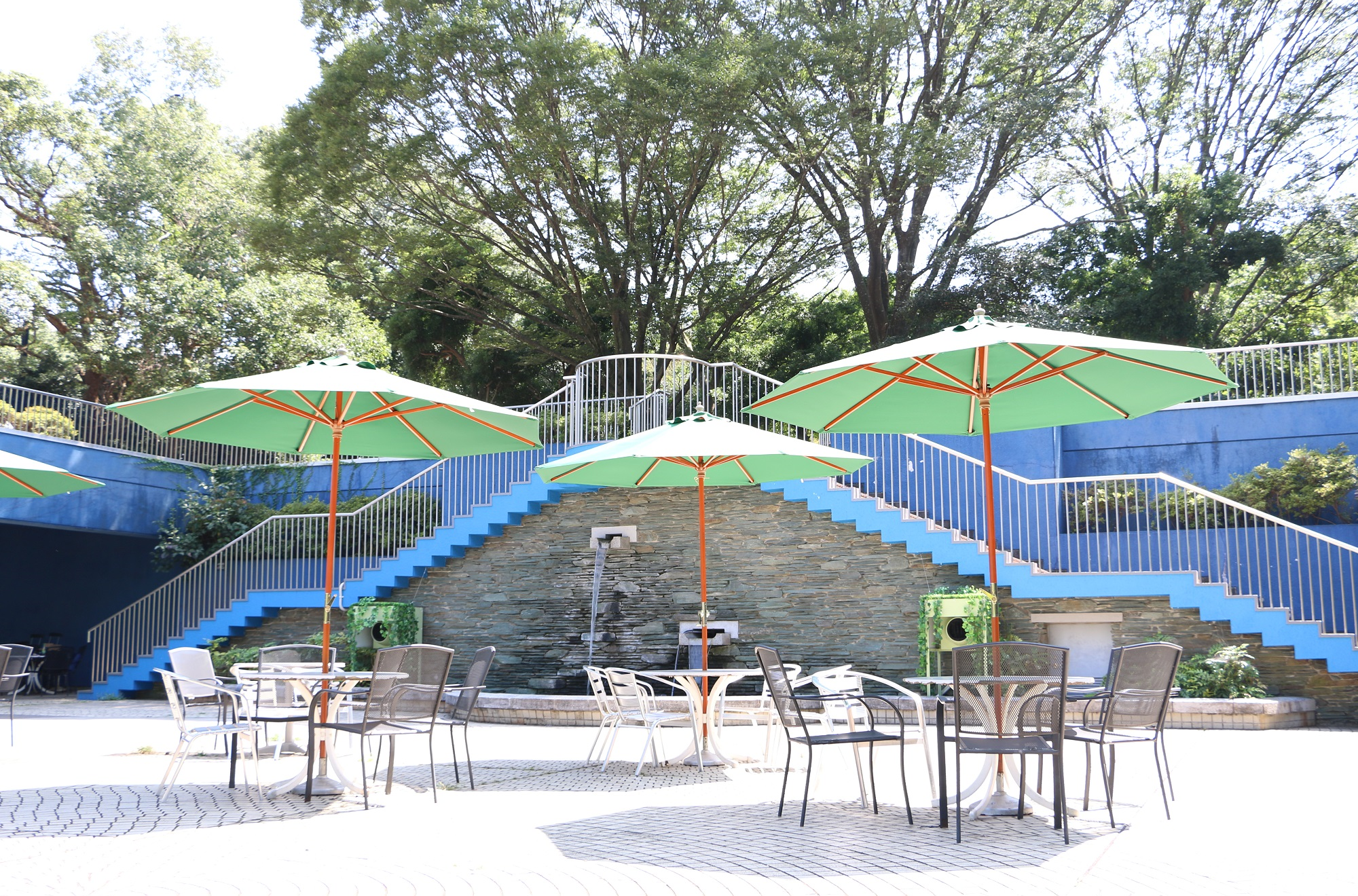 動物園に憩いのオアシスを 井戸水由来の屋外空調システムとは?