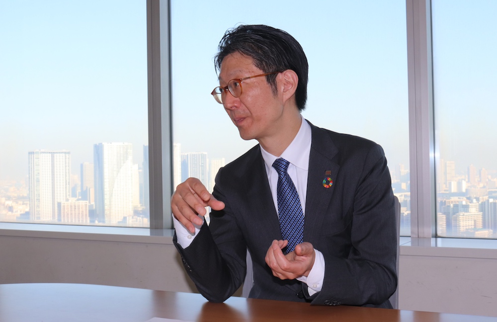インタビューに答える島田氏