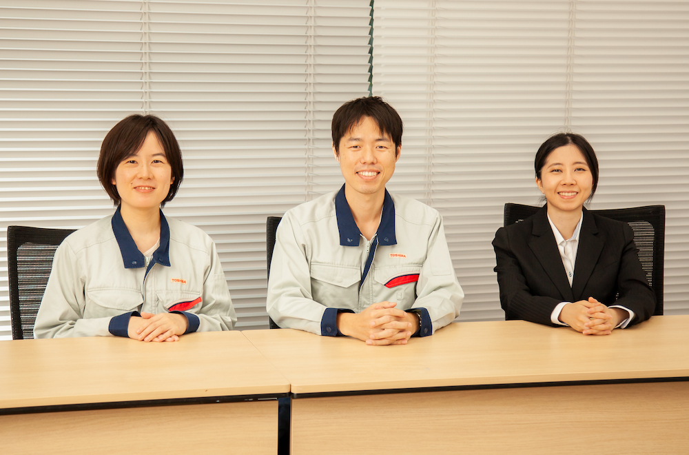 (左から)坂口氏、吉澤氏、鈴木氏