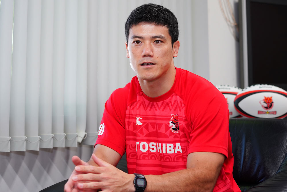 インタビューを受ける豊島選手